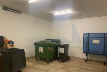 dépôt de 40 m2 environ