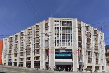 Place de parking intérieure au coeur du quartier des Grottes